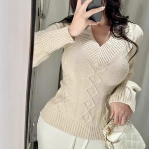 V-Neck Chest-Enhancing Cable Knit Sweater for Women - Slim-Fit, Waist-Cinching Pullover for Autumn & Winter, Niche Aesthetic Fashion