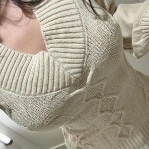 V-Neck Chest-Enhancing Cable Knit Sweater for Women - Slim-Fit, Waist-Cinching Pullover for Autumn & Winter, Niche Aesthetic Fashion