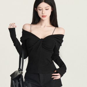 V-neck Printed Twisted Slim Fit Top - Stylish Winter Fashion Essential for Women