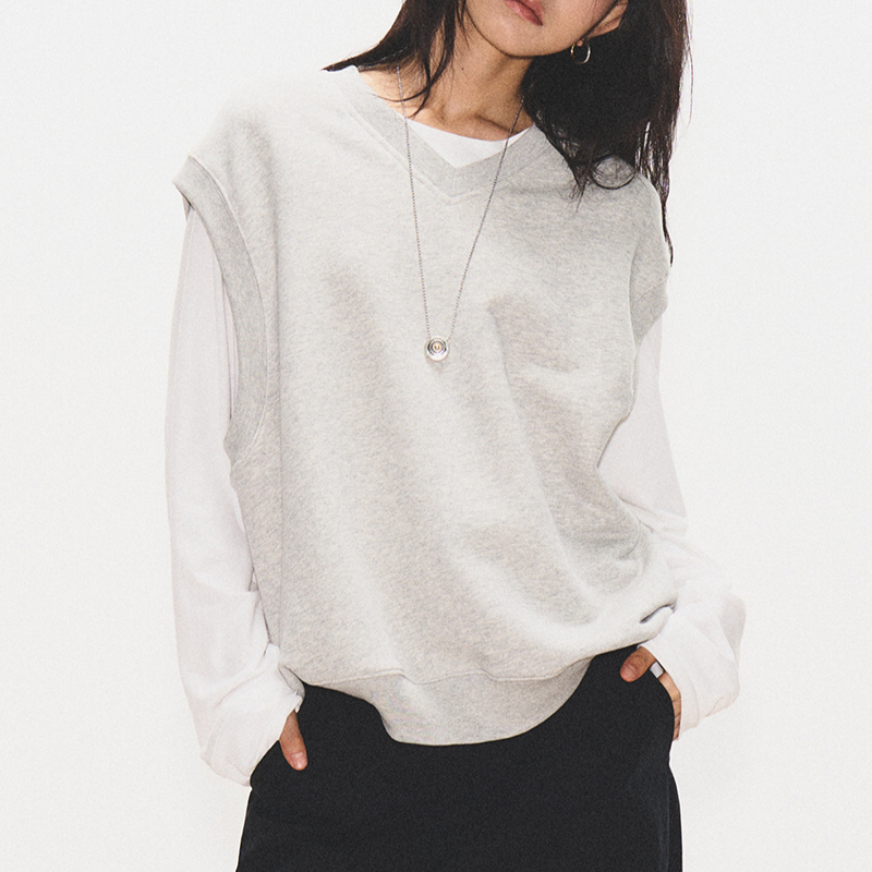 Versatile Gray V-Neck Fleece Vest - Autumn 2024 Sleeveless Layering Top for Casual Style