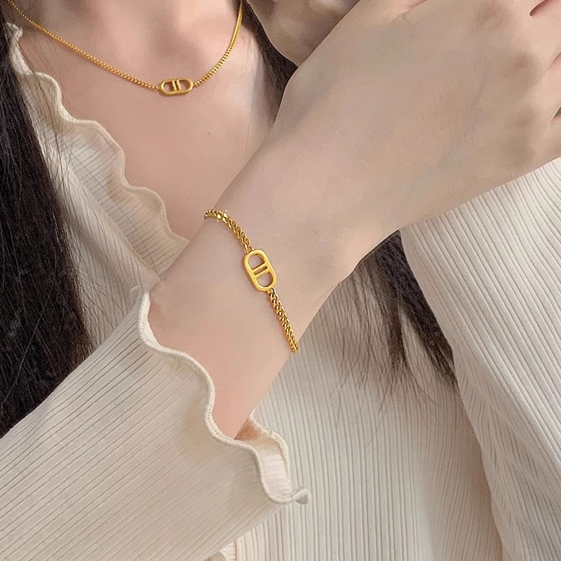 Versatile High-End Minimalist Letter Bracelet - Light Luxury Fashion Accessory for Effortless Chic Style