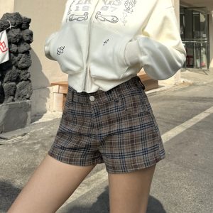 Vintage American Style Woolen Plaid Shorts for Autumn Winter, Mid-Low Waist, Leg-Lengthening Casual College Style Pants