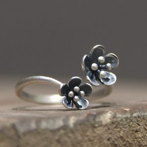 Vintage Artistic Adjustable Silver Ring with Flower Design - Ethnic Style Fashion Jewelry for Women