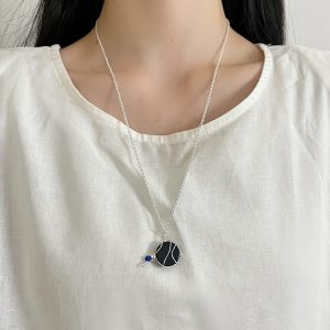 Vintage Black Agate Long Necklace for Women - Lightweight Luxury High-End Wine Bottle Design Sweater Chain, 2024 Trendy Fashion Accessory