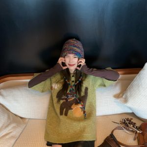 Vintage Color-Blocked Polo Collar Mid-Sleeve Wool Sweater with Cat Illustration for Women - 90s Inspired Winter Fashion Top