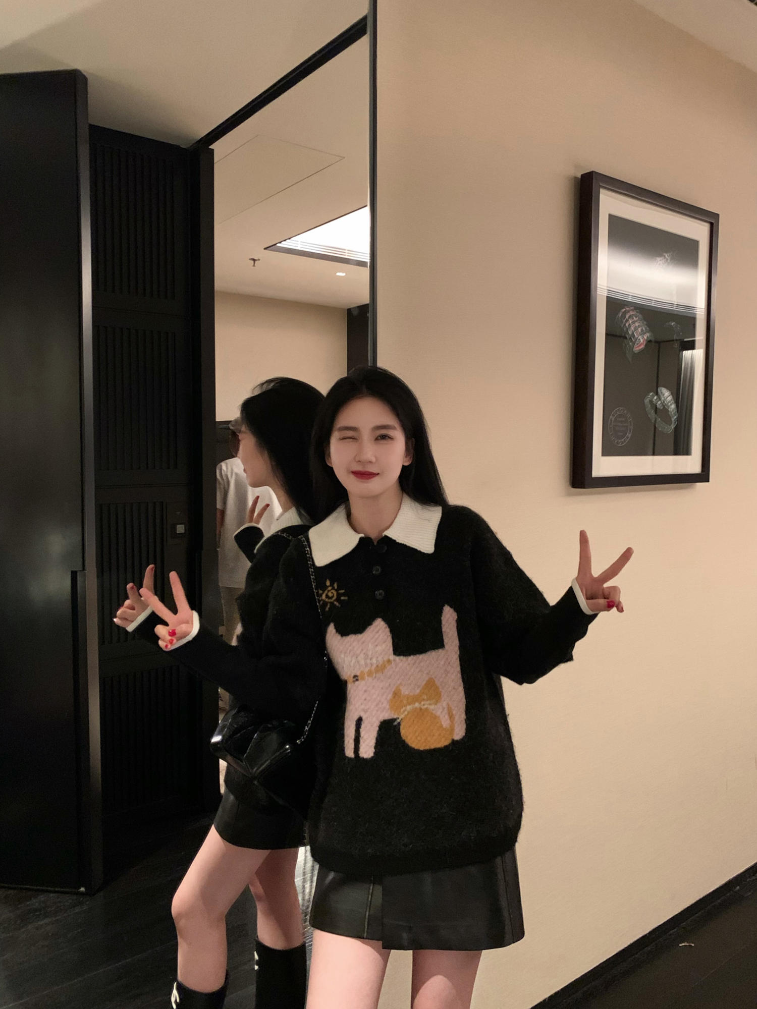 Vintage Color-Blocked Polo Collar Mid-Sleeve Wool Sweater with Cat Illustration for Women - 90s Inspired Winter Fashion Top