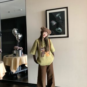 Vintage Color-Blocked Polo Collar Mid-Sleeve Wool Sweater with Cat Illustration for Women - 90s Inspired Winter Fashion Top