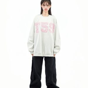 Vintage Floral Patch Round Neck Sweatshirt - Casual Loose Fit Autumn Top for Y2K and 90s Inspired Style