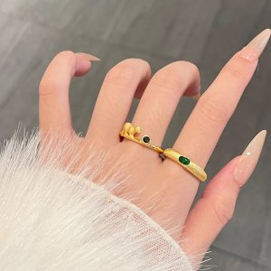 Vintage French Lace Cat Emerald Ring for Women - Adjustable Retro Style Light Luxury Jewelry