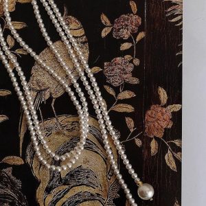 Vintage French Pearl Necklace - Light Luxury Long Sweater Chain, Elegant Accessory for Y2K and 90s Inspired Fashion.