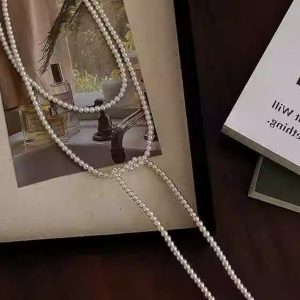 Vintage French Pearl Necklace - Light Luxury Long Sweater Chain, Elegant Accessory for Y2K and 90s Inspired Fashion.
