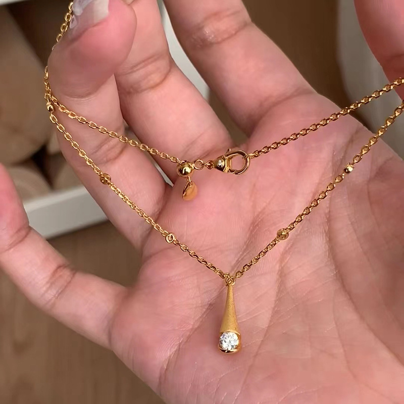 Vintage High-End Light Luxury Teardrop Pendant Necklace for Women - Versatile Clavicle Chain Accessory for 2025 Fashion