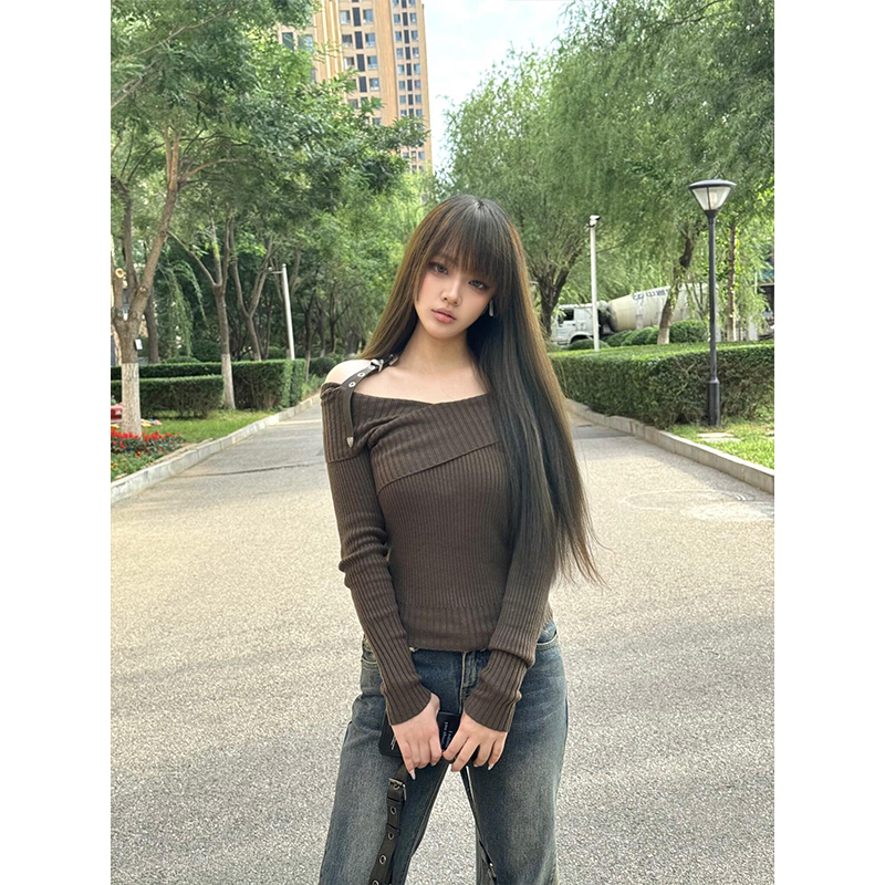 Vintage-Inspired Spicy Girl Off-Shoulder Halter Long Sleeve Knitted Top - Slim Fit Autumn Fashion