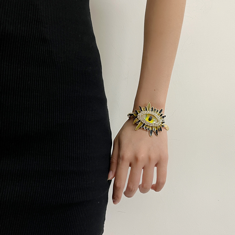 Vintage Metal Diamond-Studded Eyeball Open Bangle Bracelet for Women - Light Luxury High-End Exquisite Design