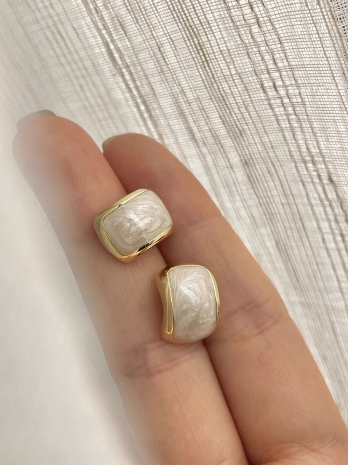 Vintage Minimalist S925 Pure Silver Enamel Earrings for Women - Court Style Ear Clips, Perfect for Y2K and Modern Fashion
