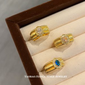 Vintage Pigeon Egg Open-Ended Ring for Women, Sparkling Wide Design, 2025 Trendy Niche Jewelry, Unique Fashion Accessory