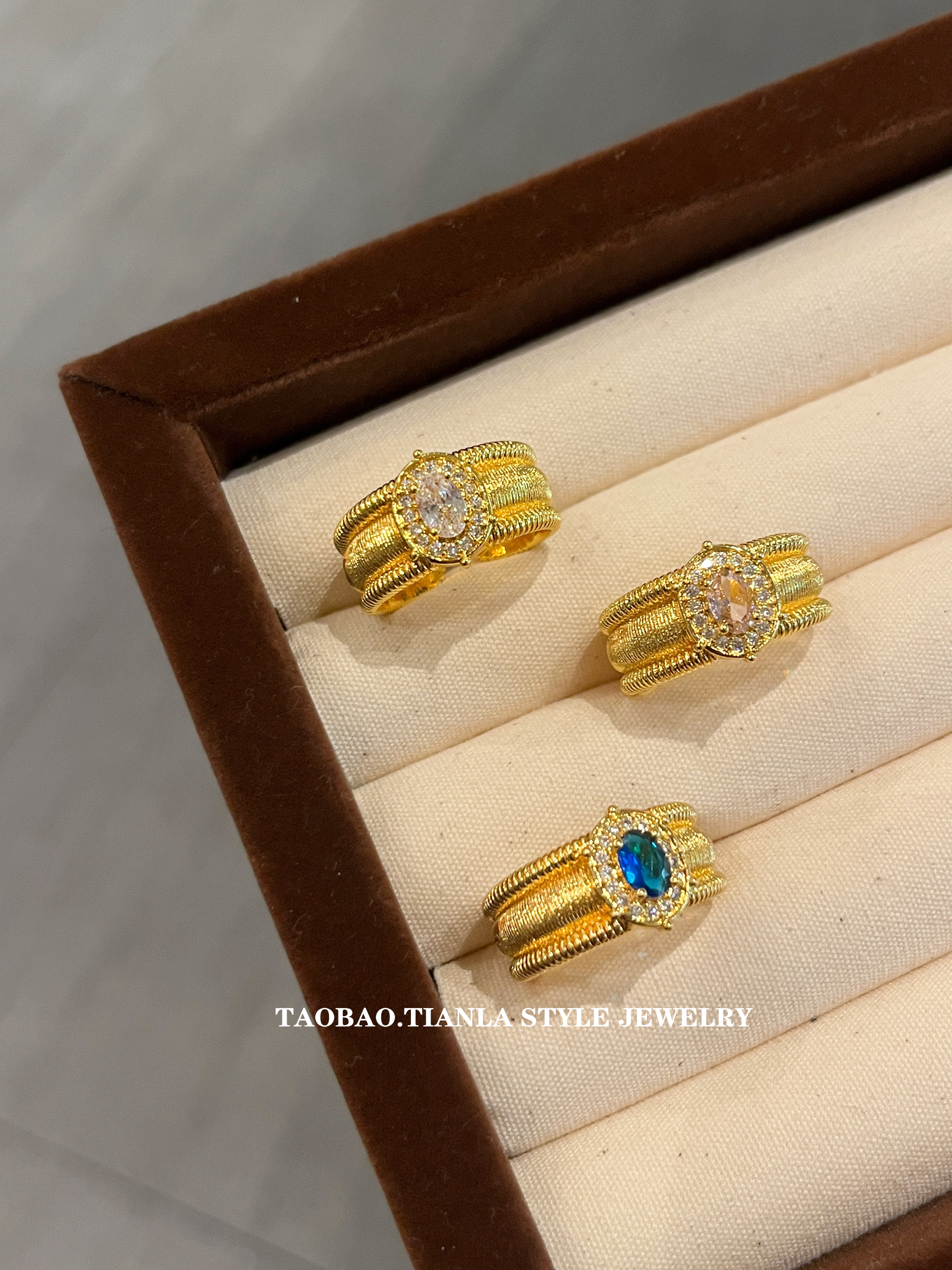 Vintage Pigeon Egg Open-Ended Ring for Women, Sparkling Wide Design, 2025 Trendy Niche Jewelry, Unique Fashion Accessory