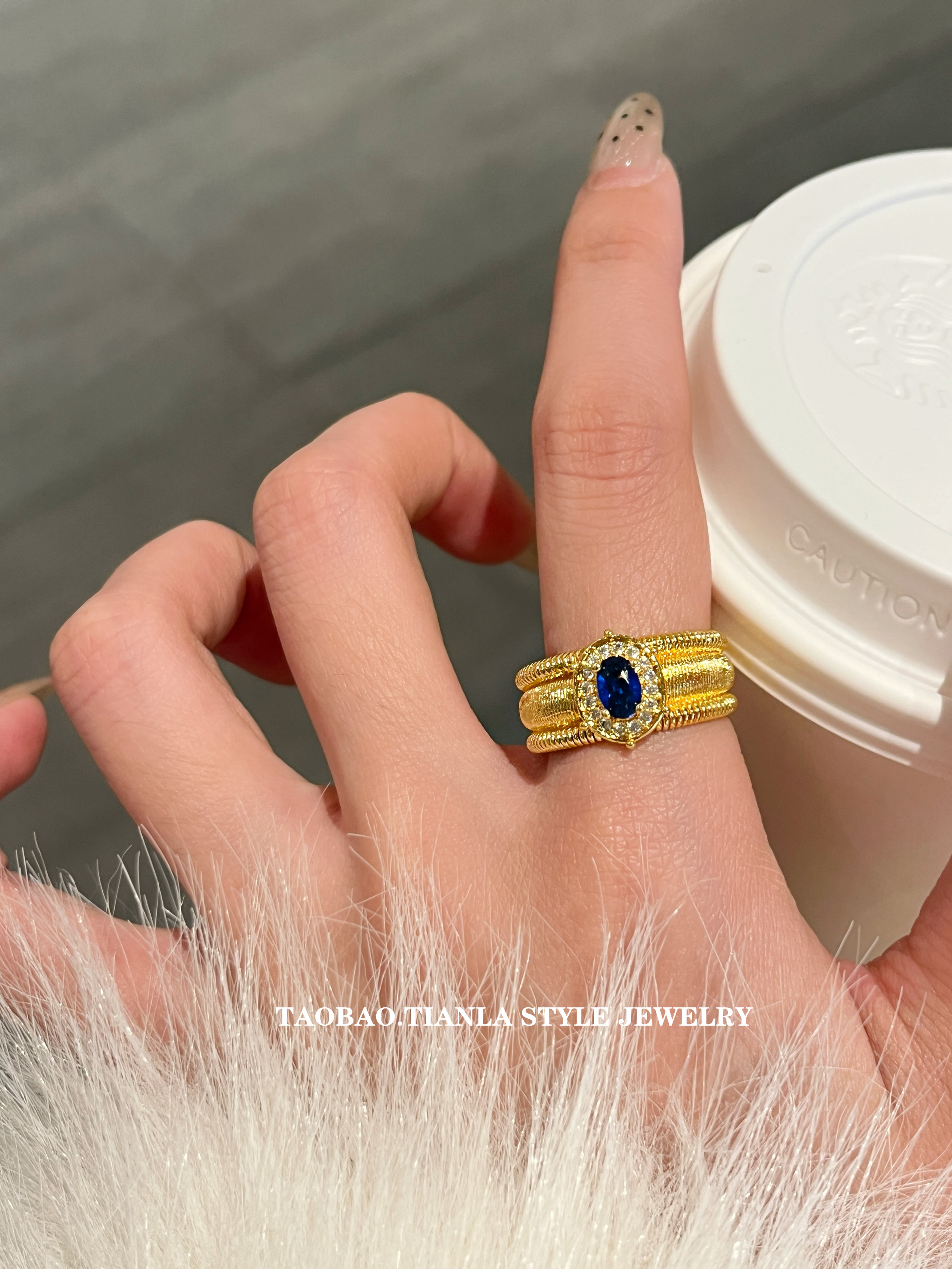 Vintage Pigeon Egg Open-Ended Ring for Women, Sparkling Wide Design, 2025 Trendy Niche Jewelry, Unique Fashion Accessory