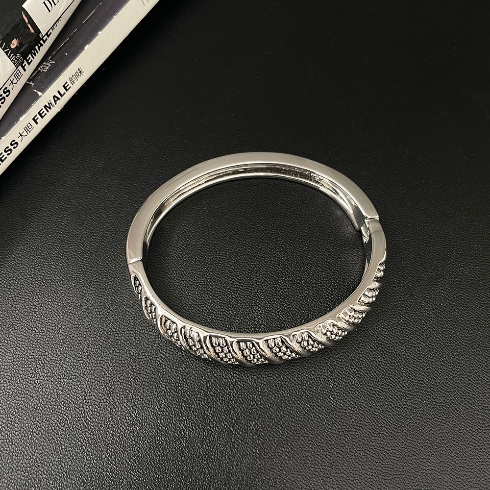 Vintage Silver Open Cuff Bracelet for Women - Elegant Minimalist Bangle with High-End Feel, Versatile Niche Design