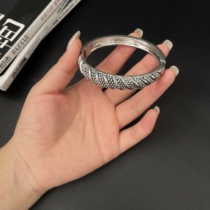 Vintage Silver Open Cuff Bracelet for Women - Elegant Minimalist Bangle with High-End Feel, Versatile Niche Design