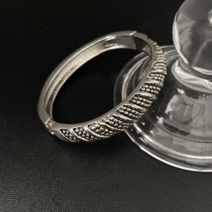 Vintage Silver Open Cuff Bracelet for Women - Elegant Minimalist Bangle with High-End Feel, Versatile Niche Design