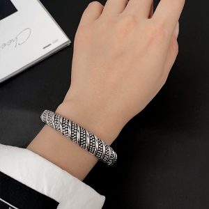 Vintage Silver Open Cuff Bracelet for Women - Elegant Minimalist Bangle with High-End Feel, Versatile Niche Design
