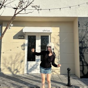 Vintage V-Neck Two-Color Cable Knit Sweater for Autumn & Winter - Cozy Retro Style, Perfect for Fall Fashion
