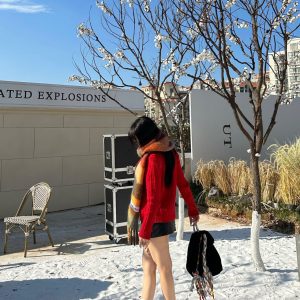 Vintage V-Neck Two-Color Cable Knit Sweater for Autumn & Winter - Cozy Retro Style, Perfect for Fall Fashion