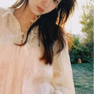Vintage White Palace-Style Jacquard Shirt with Flowing Ribbons - Cotton-Linen Blend for Spring - 90s Inspired Fashion