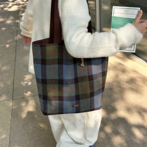 Vintage Wool Plaid Large Capacity Tote Bag - Niche Commuter Shoulder Bag for Effortless Style and Everyday Use