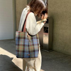 Vintage Wool Plaid Large Capacity Tote Bag - Niche Commuter Shoulder Bag for Effortless Style and Everyday Use