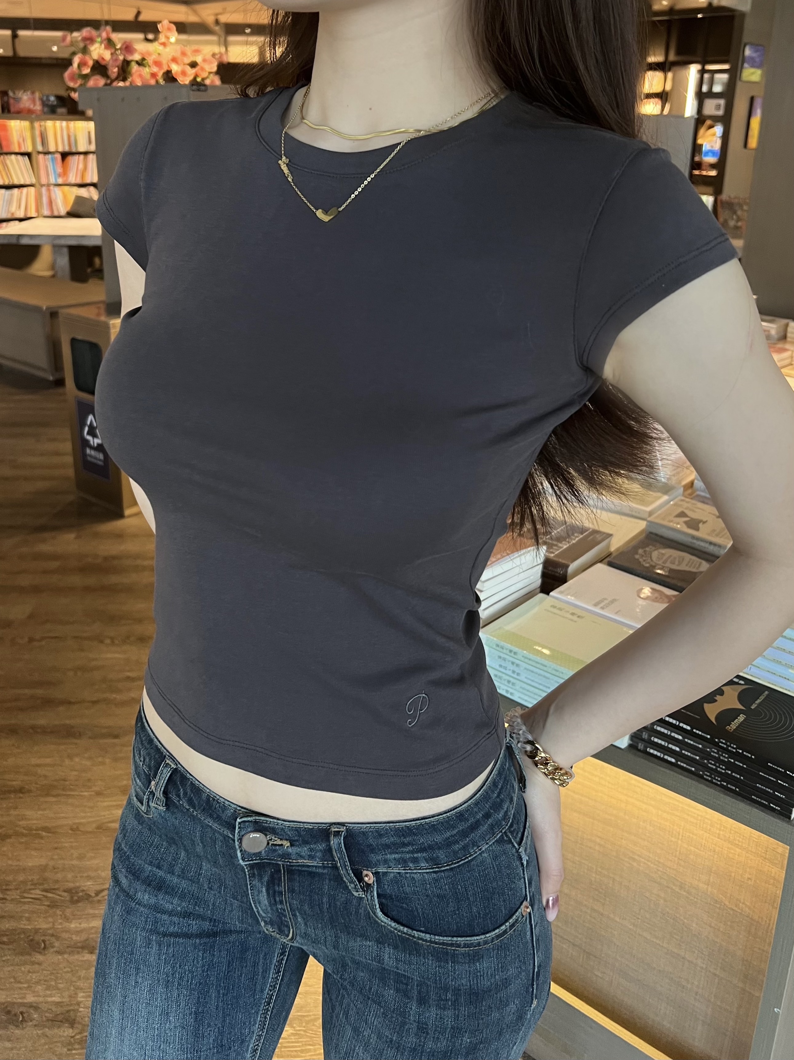 Waist-Cinching Straight Shoulder T-Shirt - Smooth, Breathable Fabric in 4 Colors - Trendy Casual Style for Everyday Wear
