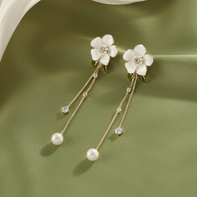 White Camellia Flower Earrings for Women, Long Tassel Design, Light Luxury High-End Style, Perfect for Round Faces, 2023 Trend