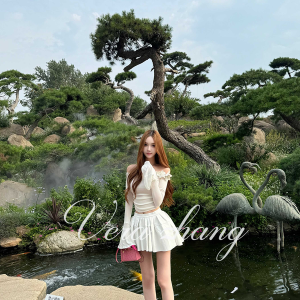 White Camellia Long Sleeve Slim Fit T-Shirt for Women, 2025 Style, Perfect for Short Skirts and Puff Skirts, Trendy Casual Wear