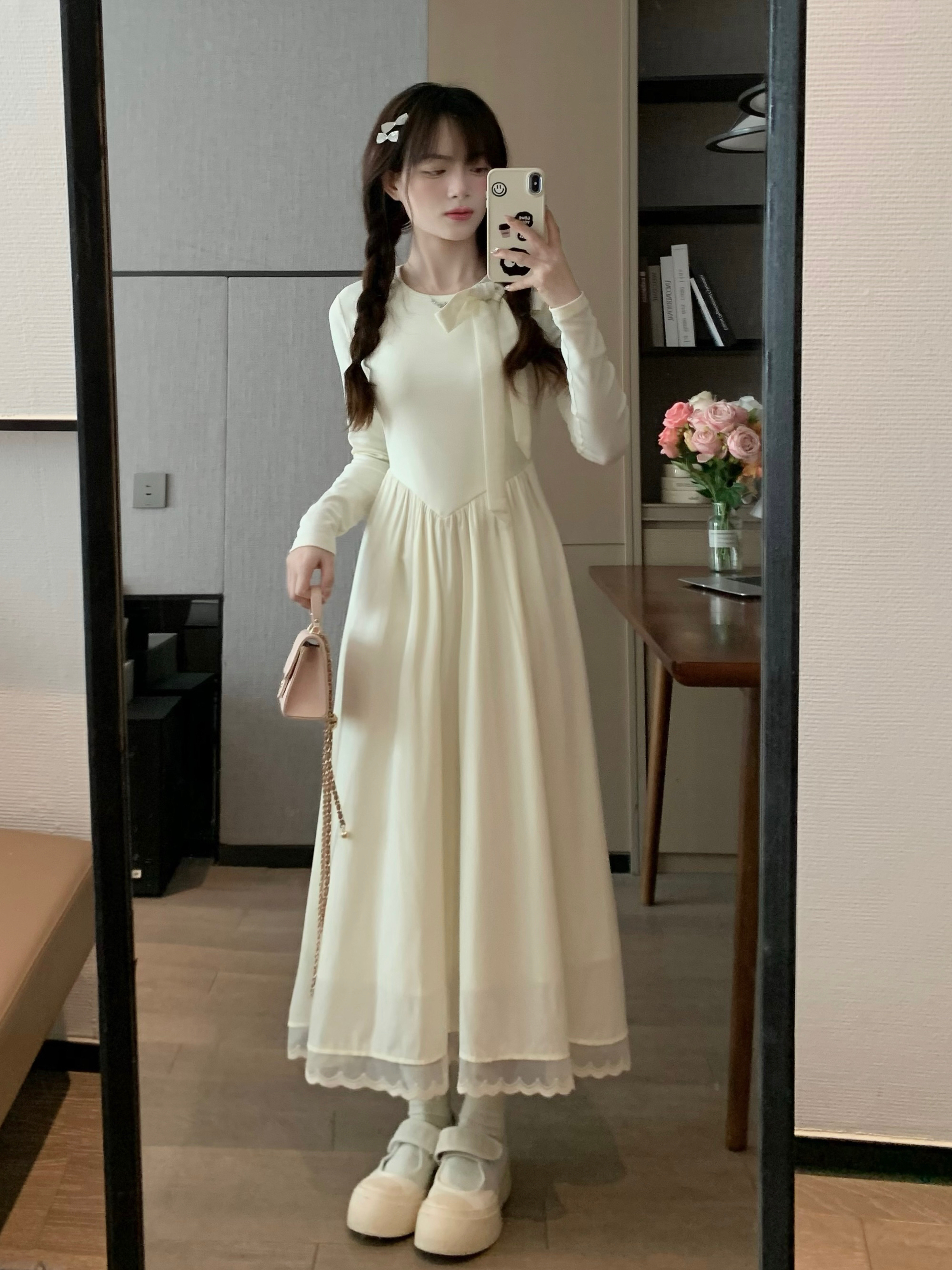 White Lace Long Sleeve Dress, French Waist-Cinching Design, Sweet Tea Break Style, Romantic First Love, Chinese Style, Perfect for Dates