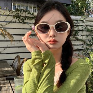 White Oval Cat-Eye Sunglasses - Trendy 2024 European American Shades for Hot Girl Fashion, Vintage-Inspired Cat Eye Eyewear