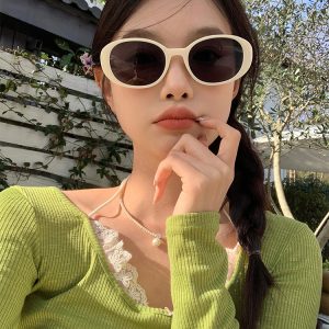 White Oval Cat-Eye Sunglasses - Trendy 2024 European American Shades for Hot Girl Fashion, Vintage-Inspired Cat Eye Eyewear