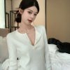 White Slim-Fit Knitted Sweater with Lapel - 2024 Autumn/Winter Base Layer, Slimming Style, Chic and Elegant Fashion Piece