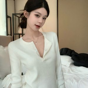 White Slim-Fit Knitted Sweater with Lapel - 2024 Autumn/Winter Base Layer, Slimming Style, Chic and Elegant Fashion Piece