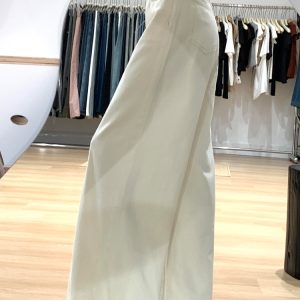 White Wide-Leg High-Waisted Summer Jeans for Women - Flattering Loose-Fitting Floor-Length Style, Perfect for Casual Outfits