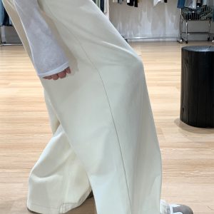 White Wide-Leg High-Waisted Summer Jeans for Women - Flattering Loose-Fitting Floor-Length Style, Perfect for Casual Outfits