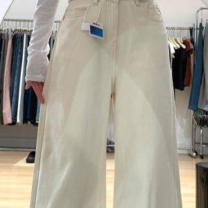 White Wide-Leg High-Waisted Summer Jeans for Women - Flattering Loose-Fitting Floor-Length Style, Perfect for Casual Outfits