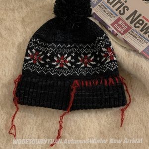 Winter Warm Knitted Wool Hat for Women - Small Head Circumference, Face-Shaping Design, Anke La Red, Cozy Lamb Wool Beanie