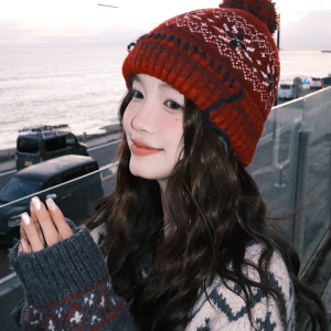 Winter Warm Knitted Wool Hat for Women - Small Head Circumference, Face-Shaping Design, Anke La Red, Cozy Lamb Wool Beanie
