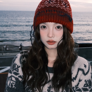 Winter Warm Knitted Wool Hat for Women - Small Head Circumference, Face-Shaping Design, Anke La Red, Cozy Lamb Wool Beanie