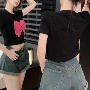 Women's American Cowboy Bow Patch Short-Sleeve T-Shirt - Stylish Slim Fit Top for Casual 90s and Y2K Fashion