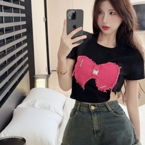 Women's American Cowboy Bow Patch Short-Sleeve T-Shirt - Stylish Slim Fit Top for Casual 90s and Y2K Fashion