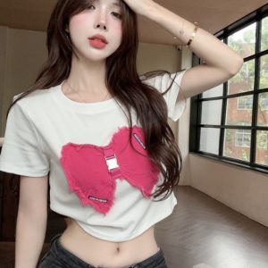 Women's American Cowboy Bow Patch Short-Sleeve T-Shirt - Stylish Slim Fit Top for Casual 90s and Y2K Fashion
