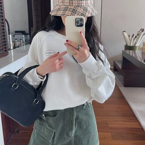 Women's Basic Small Print Round Neck Sweatshirt - Long Sleeve Loose Fit, Versatile White Top for Spring and Summer Fashion