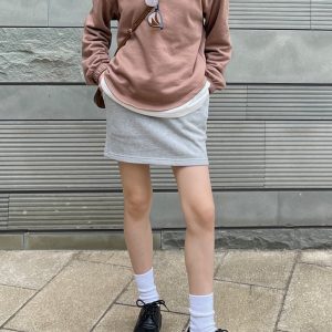Women's Classic Round Neck Pullover Top - Versatile Coffee Color, Long Sleeve, Age-Reducing Lazy Style for Early Autumn